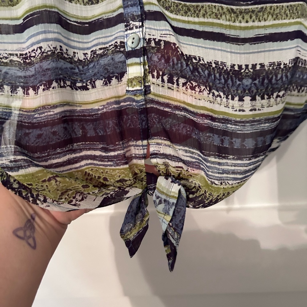 Lightweight Striped Button-Up Women's Top - Picture 3 of 6